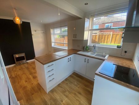 3 Bed Semi-Detached House, Raynville Avenue, LS13 - Photo 4