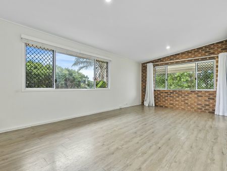 TOP-FLOOR 2 BEDROOM UNIT IN WOORIM - Photo 2