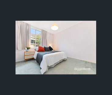 Modern & Spacious Living in Prime Mount Waverley Location - Photo 5