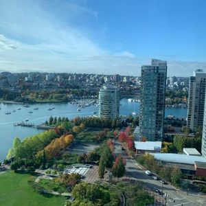 Fully Furnished almost 2000 sqft 3 Bedroom in Yaletown! - Photo 2