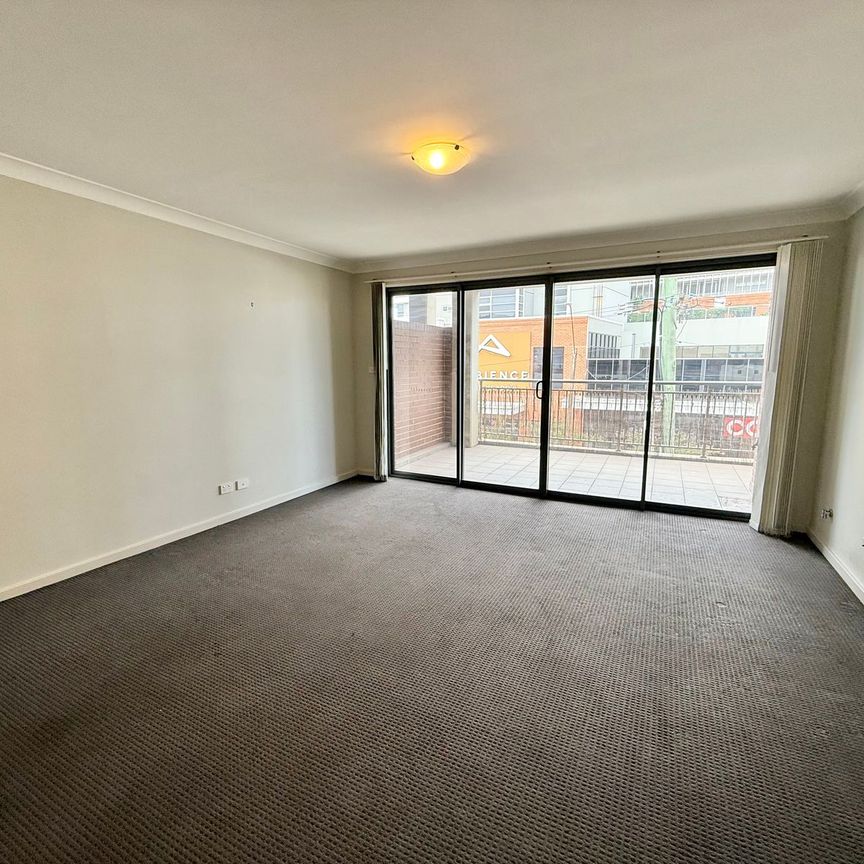 Central, Spacious & Convenient ! - Photo 1