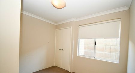 Stunning Family Home in Wannanup - Photo 4