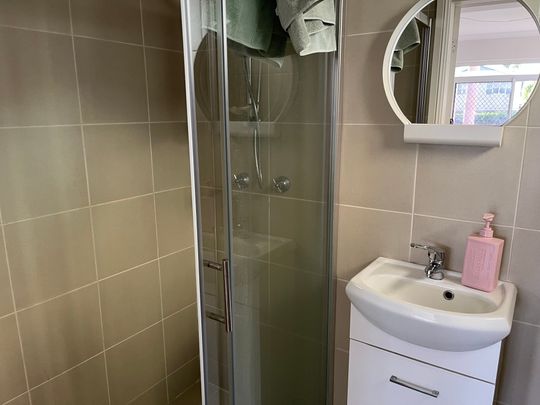 Kensington - Photo 1