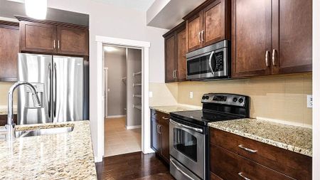 Immaculate 3 Bedroom Home With Bonus Room In Chappelle - Photo 2