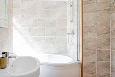 3 Bed Flat, Grosvenor Square, SO15 - Photo 2