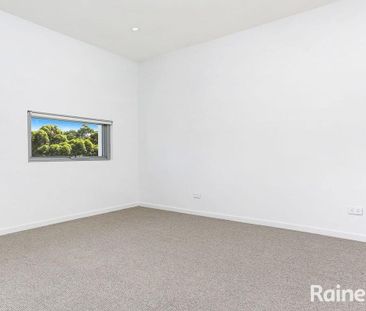 Immaculate 1 Bed + Study! - Photo 5
