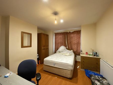 5 bedroom semi-detached house to rent - Photo 4