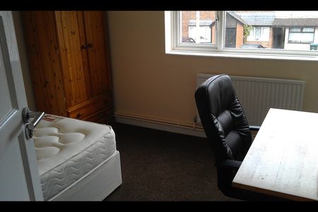 5 Bed Terraced House, Sheriff Avenue, CV4 - Photo 3