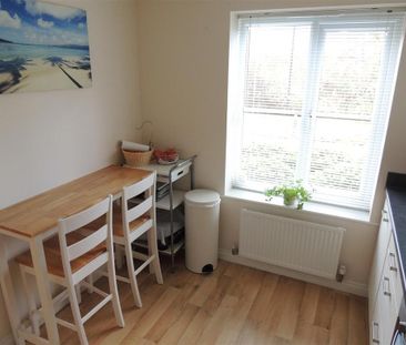 3 bedroom link detached house to rent - Photo 2