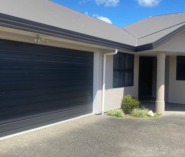 Low Maintenance, Warm, Functional - Photo 1