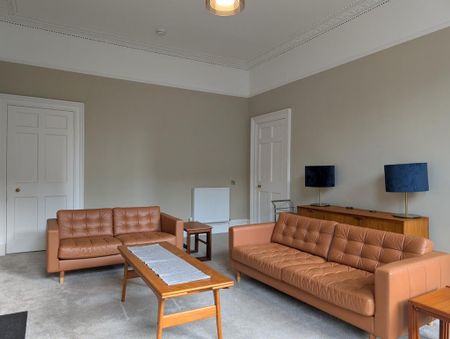 3 bedroom flat to rent - Photo 3