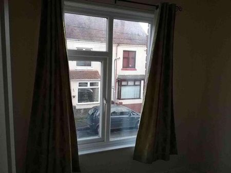 Grove Road, CV10 - Photo 5