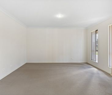 21 Trevean Drive, KLEINTON - Photo 1