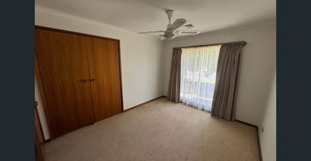 LOVELY 3 BEDROOM HOME! - Photo 3