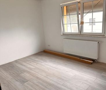 Großzügige 4 Zimmer Wohnung in Schwalheim - Foto 1