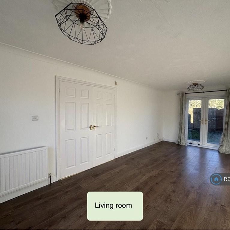 3 bedroom end of terrace house to rent - Photo 1