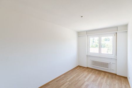 Living in a central location - Photo 2