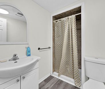 For Lease - 120 Jansen Avenue, Kitchener, Ontario - Photo 4