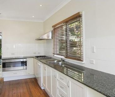 12 Brookvale Avenue, Brookvale NSW 2100 - House For Rent | Domain - Photo 2