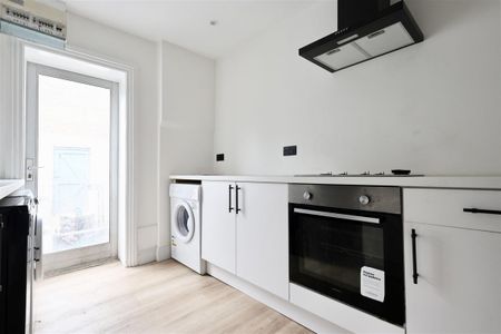 6 bedroom Student Terraced House to rent in Larkspur Terrace, Jesmond, Newcastle Upon Tyne, Ne2 - Photo 4