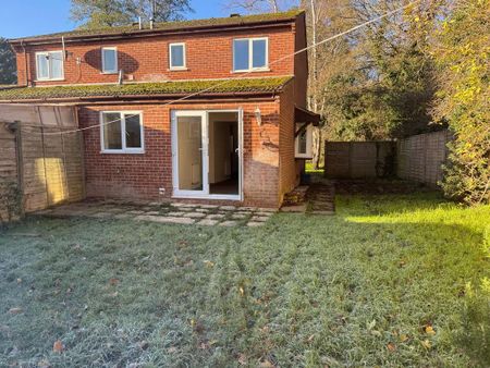 3 bedroom end of terrace house to rent - Photo 5