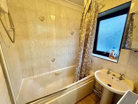 Beddow Avenue, Bilston, WV14 - Photo 2