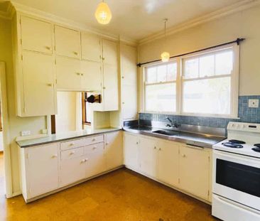 Stunning & Spacious Lansdowne Living - Photo 4