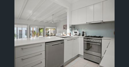 Idyllic Summer Oasis - Photo 3