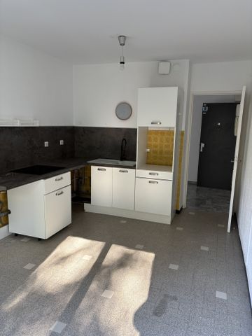 Location Appartement 4 pièces 97m² MARSEILLE 8ème - Photo 5