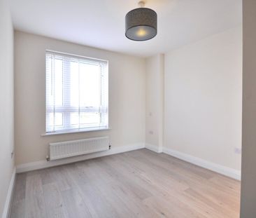 2 bedroom Flat in Kestrel Court, Maidenhead - Photo 3