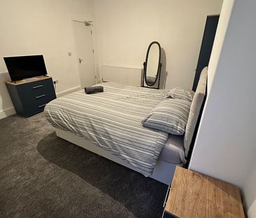 Room in a Shared House, Laird Street, CH41 - Photo 1