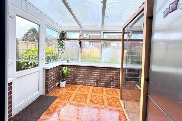 2 bedroom end of terrace house to rent - Photo 1