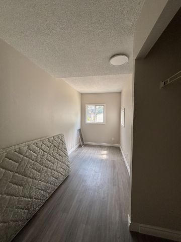 For Lease - 593 Bathurst Street Unit# Main Floor, Toronto, Ontario - Photo 4