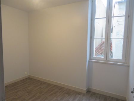 Location Appartement 4 pièces 86m² BELLAC 87300 - Photo 4