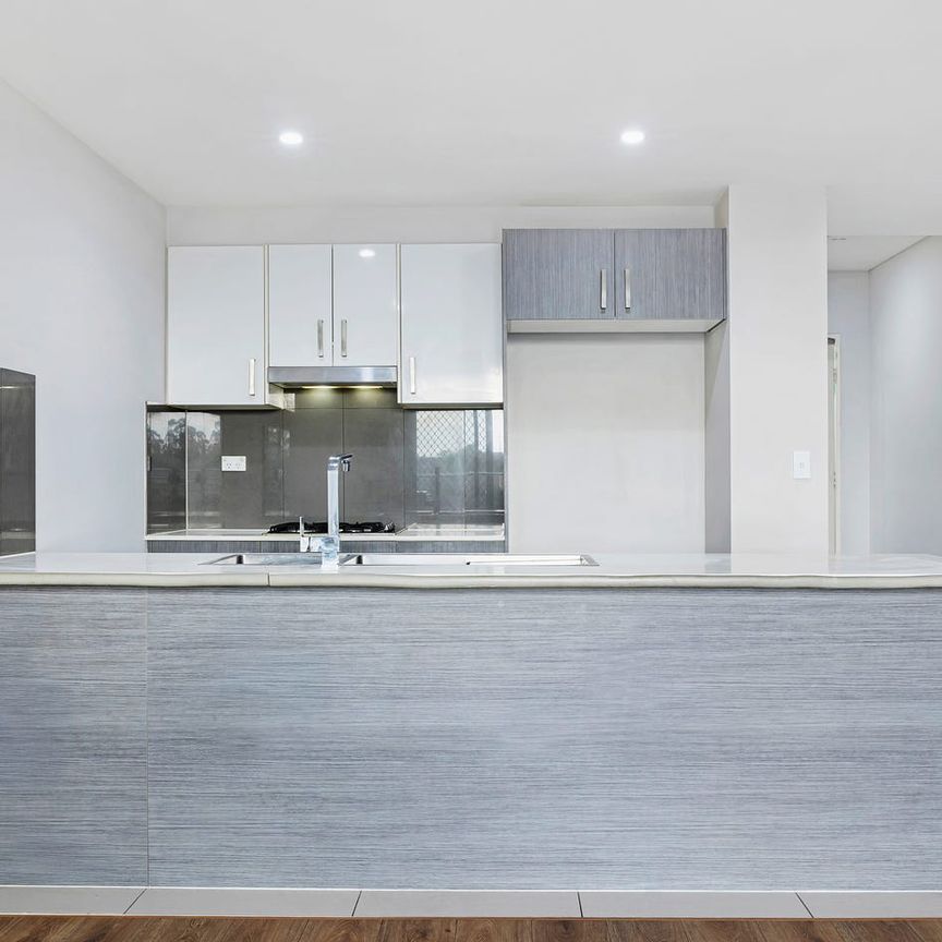 Modern Apartment in the Heart of Quakers Hill - Photo 1