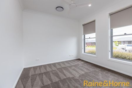 Modern & Convenient Living - Photo 4