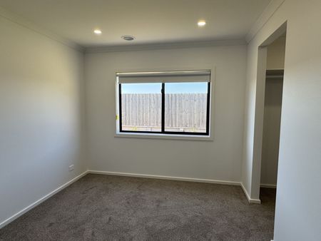 New Four Bedroom Family Home - Photo 2