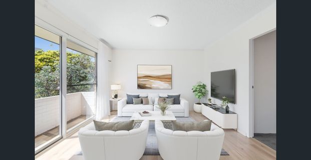 Beautifully updated, perfectly positioned - Photo 1