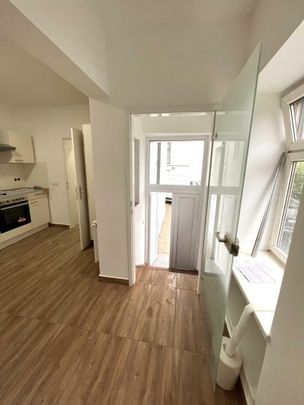 Erstbezug nach Generalsanierung: 2 Raum Wohnung im EG mit Terrasse, - Photo 1