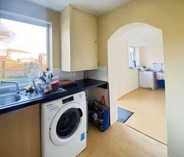 Priory Oak, Brackla, Bridgend, CF31 - Photo 6