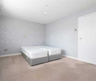 4 bedroom link detached house to rent - Photo 3