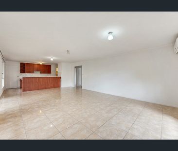 The search is over: neat family living in a prime location - Photo 1