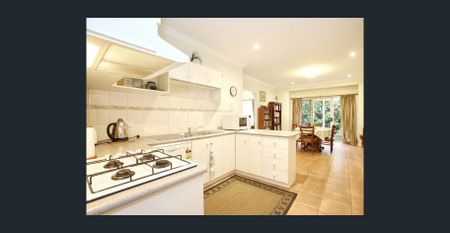 Close to everything - Photo 5