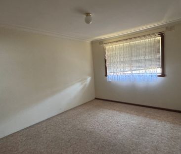 Cozy 2-Bedroom Gem Just Steps from Dandenong Market - Photo 5