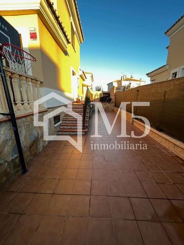 4 bedroom luxury Semidetached House for rent in Torre del Mar, Spain - Photo 3