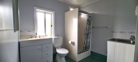 Well Presented Unit - Water Included - Photo 3