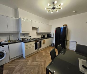 5 bedroom terraced house to rent - Photo 4