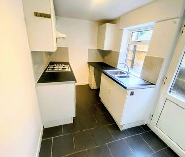 Terraced House to rent on - Photo 5