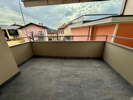 Moderno 2.5 locali ampia metratura con lavatrice privata - Photo 2