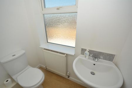 2 bedroom end of terrace house to rent - Photo 5